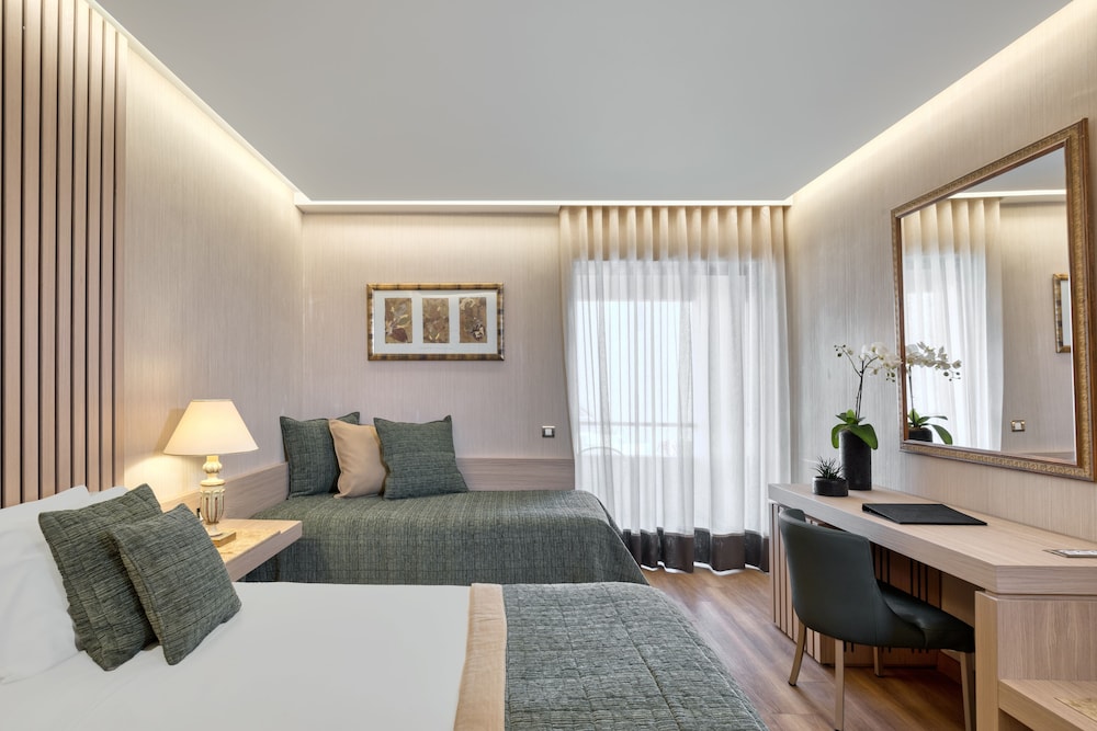 Habitación triple ejecutiva del hotel Divani Palace Acropolis. Foto 1