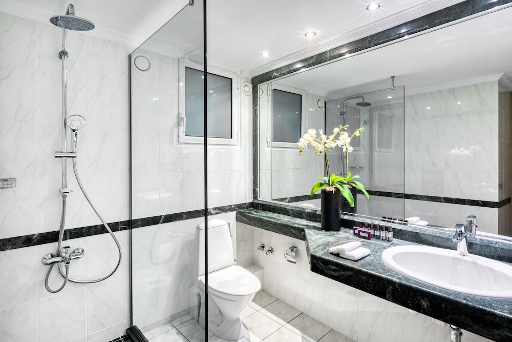 Habitación triple ejecutiva del hotel Divani Palace Acropolis. Foto 3