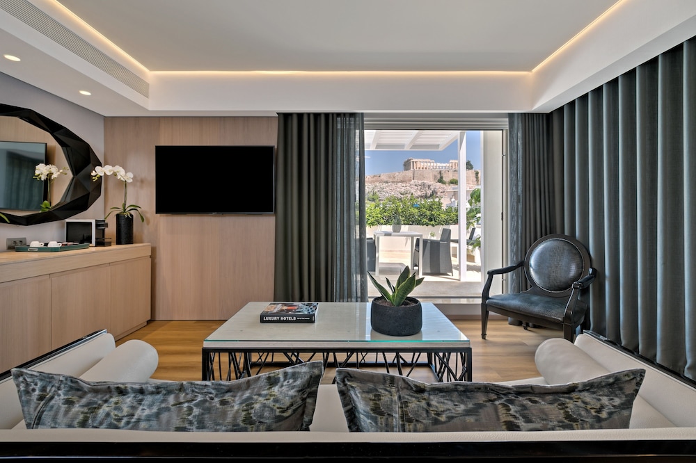 Suite, terraza (Acropolis) del hotel Divani Palace Acropolis. Foto 1