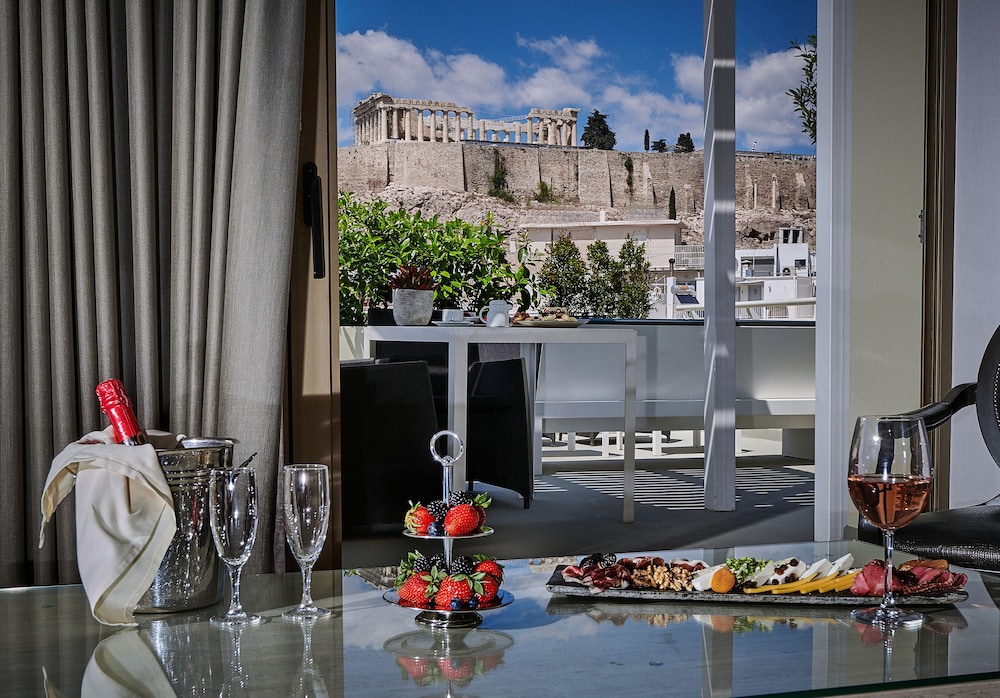 Suite, terraza (Acropolis) del hotel Divani Palace Acropolis. Foto 4