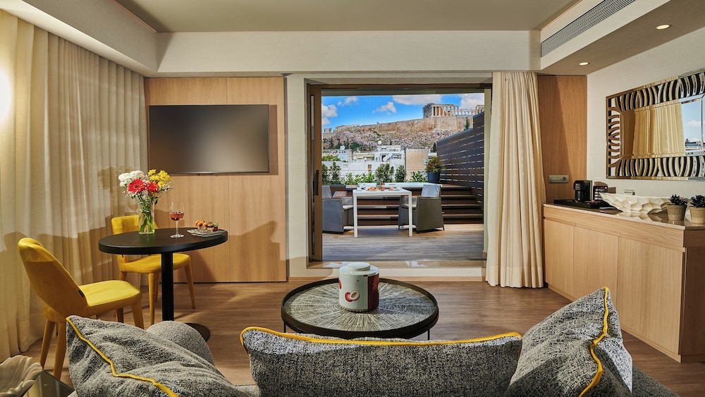 Suite, terraza (Acropolis) del hotel Divani Palace Acropolis. Foto 6