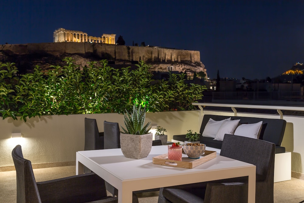 Suite, terraza (Acropolis) del hotel Divani Palace Acropolis. Foto 7