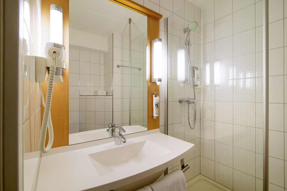 Habitación con 2 camas individuales, 2 camas individuales del hotel Ibis Utrecht. Foto 5