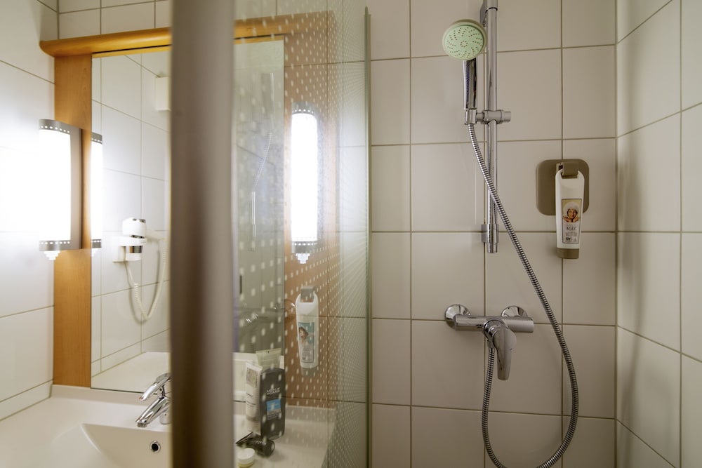 Habitación con 2 camas individuales, 2 camas individuales del hotel Ibis Utrecht. Foto 6
