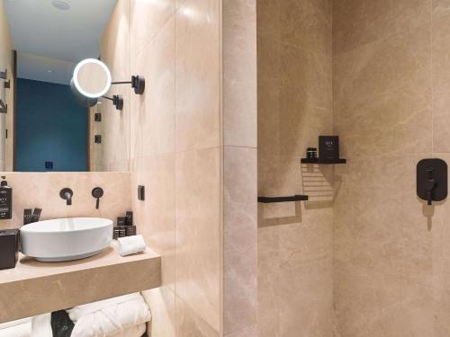 Habitación Superior Down to Earth del hotel NYX Esperia Palace Hotel Athens by Leonardo Hotels. Foto 3