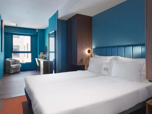 Habitación Deluxe Space del hotel NYX Esperia Palace Hotel Athens by Leonardo Hotels. Foto 2