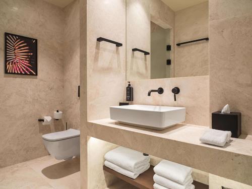 Habitación Executive con acceso al salón del hotel NYX Esperia Palace Hotel Athens by Leonardo Hotels. Foto 4