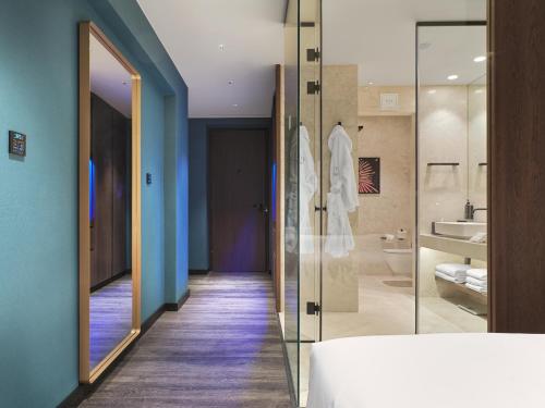 Habitación Executive con acceso al salón del hotel NYX Esperia Palace Hotel Athens by Leonardo Hotels. Foto 5