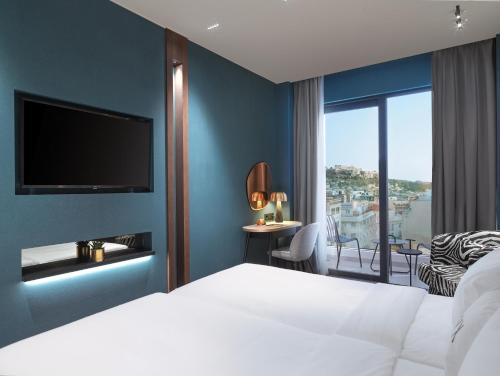 Habitación Deluxe Acrópolis con acceso al salón del hotel NYX Esperia Palace Hotel Athens by Leonardo Hotels