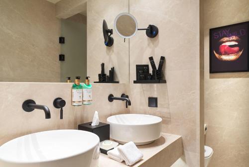 Suite NYX Executive con acceso al salón del hotel NYX Esperia Palace Hotel Athens by Leonardo Hotels. Foto 6