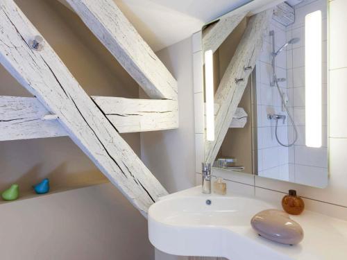 Habitación Estándar con 1 cama doble del hotel Ibis Styles Chaumont Centre Gare. Foto 3