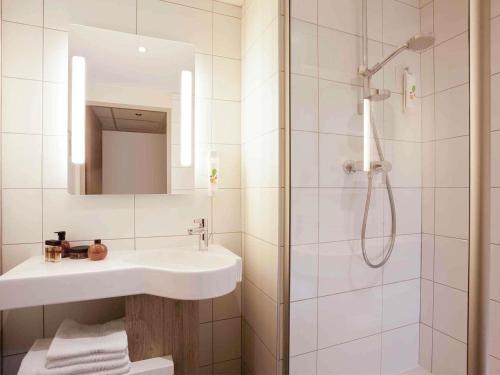 Habitación Estándar con 1 cama doble del hotel Ibis Styles Chaumont Centre Gare. Foto 7