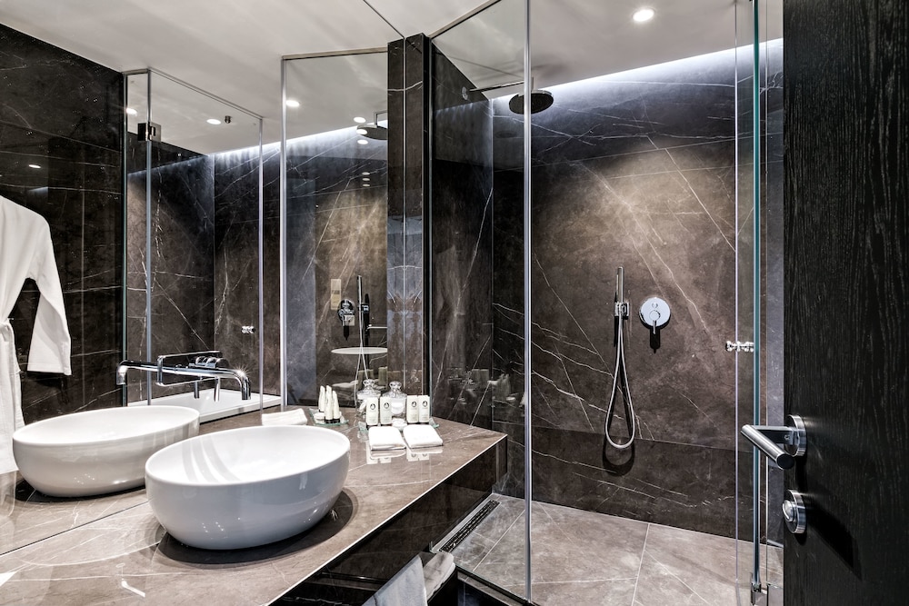 Habitación de lujo, 2 camas individuales del hotel Sofitel Athens Airport. Foto 4