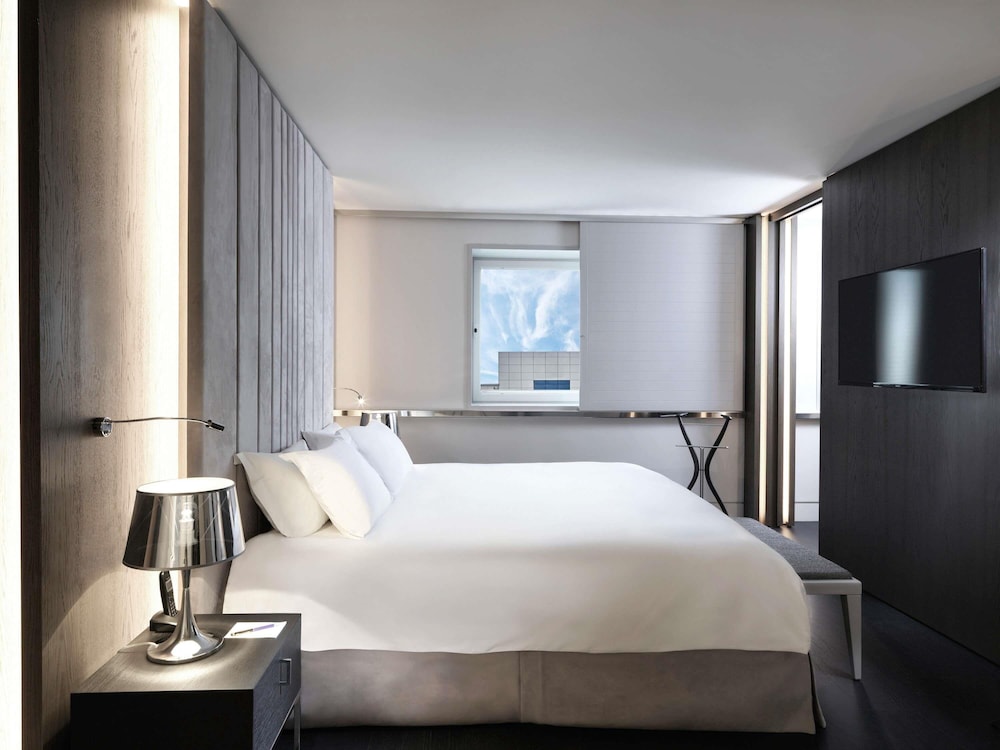 Suite junior, 1 cama de matrimonio grande del hotel Sofitel Athens Airport