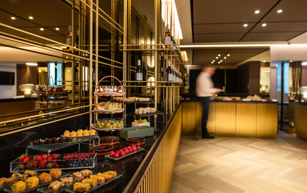 Suite junior, 1 cama de matrimonio grande del hotel Sofitel Athens Airport. Foto 5