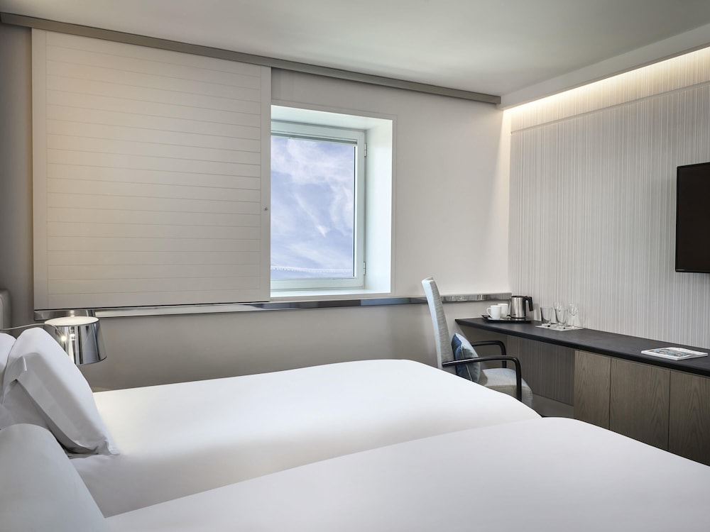 Habitación superior, 2 camas individuales del hotel Sofitel Athens Airport. Foto 3