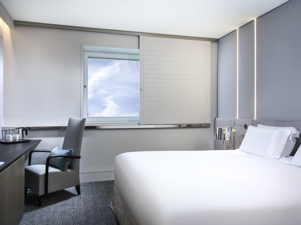 Habitación superior, 1 cama de matrimonio del hotel Sofitel Athens Airport. Foto 3