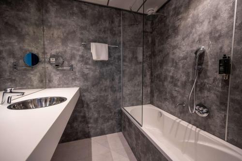 Habitación Familiar Confort del hotel Flonk Hotel Groningen Zuid, BW Signature Collection. Foto 6