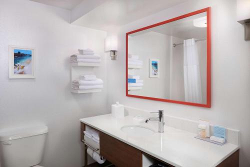 Habitación para no fumadores - 2 camas grandes del hotel HAMPTON INN NIAGARA FALLS. Foto 2