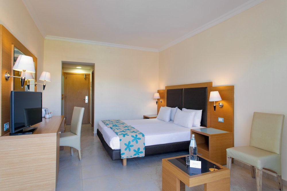 Habitación Doble Estándard con Vistas al Jardín del hotel Sol Cosmopolitan Rhodes - All Inclusive. Foto 5