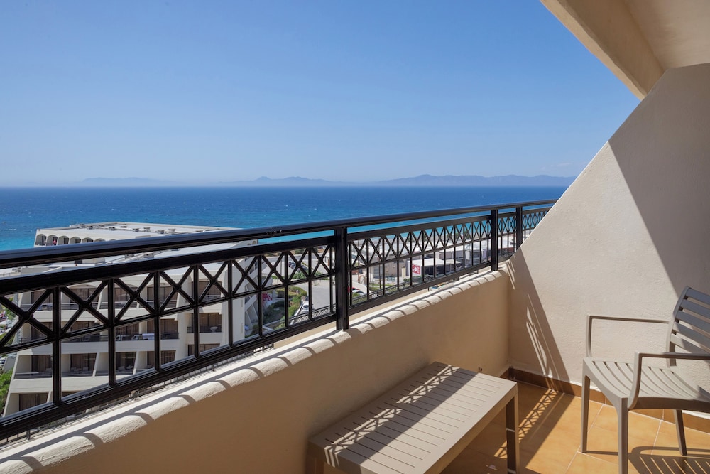 Habitación Superior con vistas al mar del hotel Sol Cosmopolitan Rhodes - All Inclusive. Foto 3