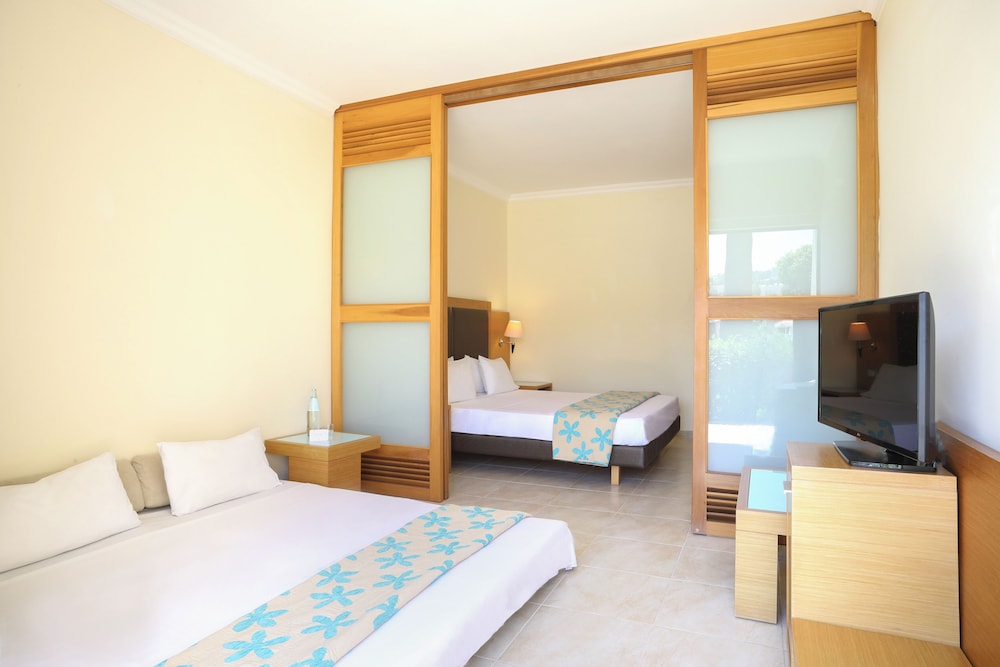 Habitación Familiar XTRA Sol con Vistas al Mar del hotel Sol Cosmopolitan Rhodes - All Inclusive