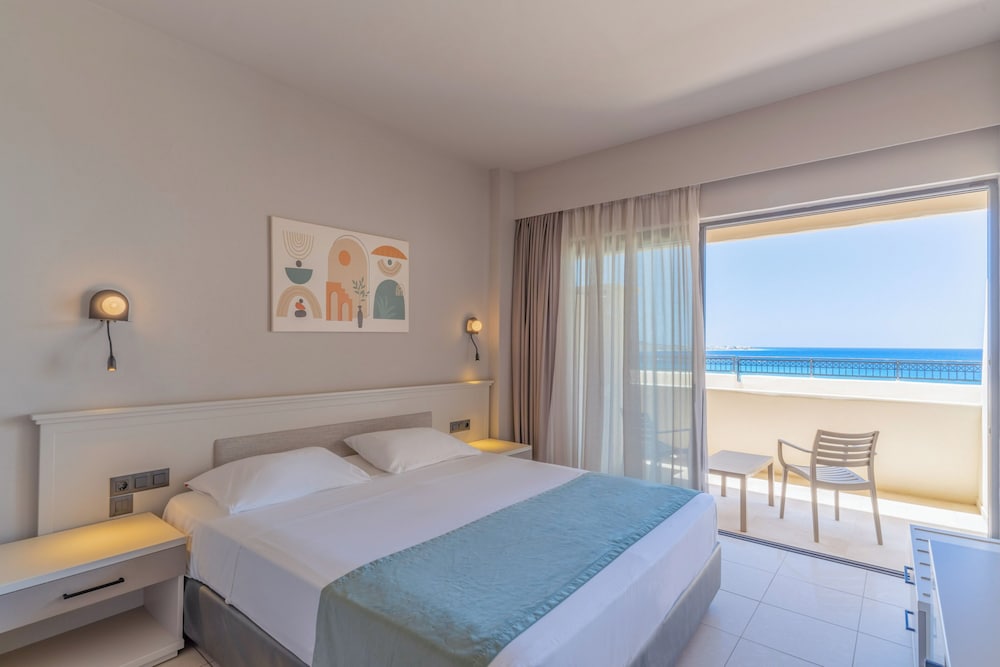 Habitación Superior con vistas al mar del hotel Sol Cosmopolitan Rhodes - All Inclusive. Foto 3