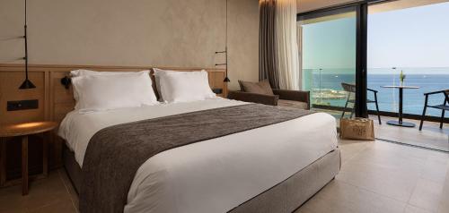 Habitación Deluxe con vistas al mar del hotel Helea Lifestyle Beach Resort. Foto 2