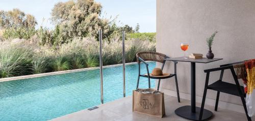 Deluxe Room with Swim Up Pool del hotel Helea Lifestyle Beach Resort. Foto 2