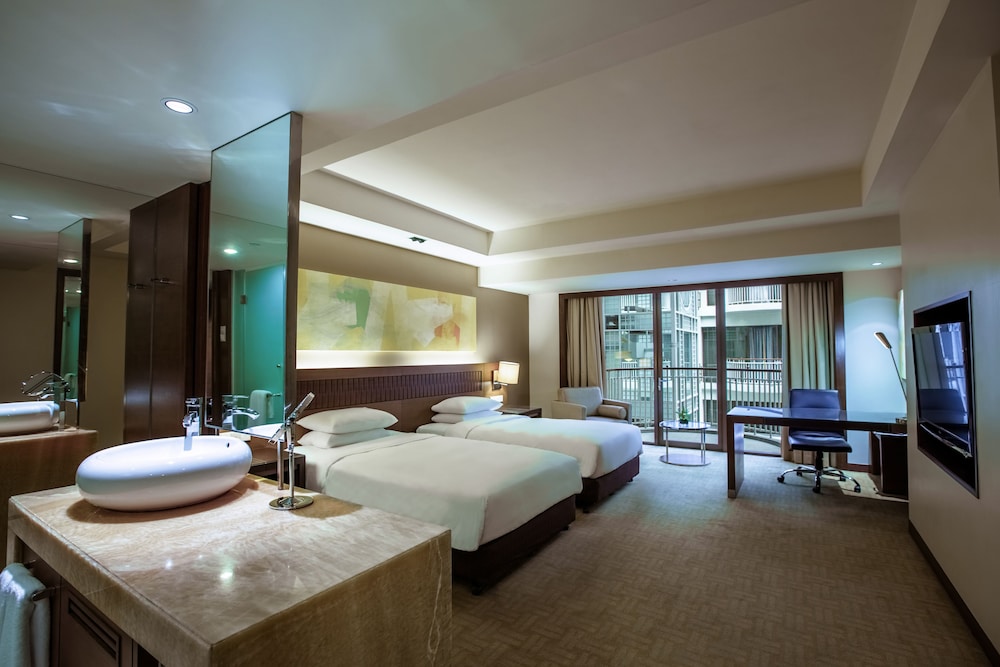 2 camas individuales del hotel Hyatt Regency Kinabalu. Foto 1