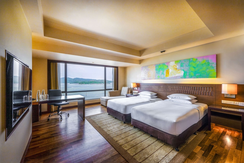2 camas individuales, vistas al mar, planta alta, acceso al Club del hotel Hyatt Regency Kinabalu