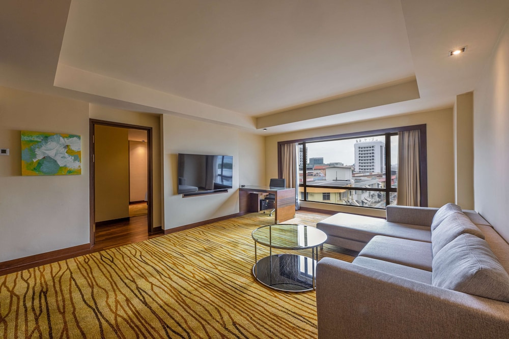 Suite Regency, 1 cama king size, vistas locales, acceso al Club del hotel Hyatt Regency Kinabalu