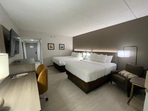 Habitación adaptada para personas con discapacidad - 2 camas grandes - No fumadores del hotel Comfort Inn Carrier Circle. Foto 3