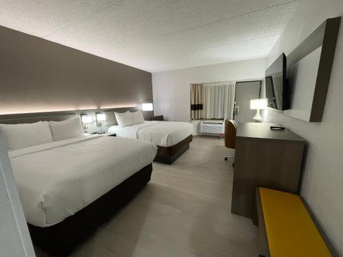 Habitación adaptada para personas con discapacidad - 2 camas grandes - No fumadores del hotel Comfort Inn Carrier Circle. Foto 4