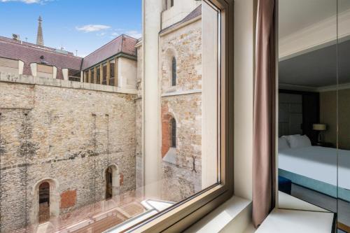 Habitación doble con 2 camas y vistas al patio del hotel Hilton Budapest. Foto 4