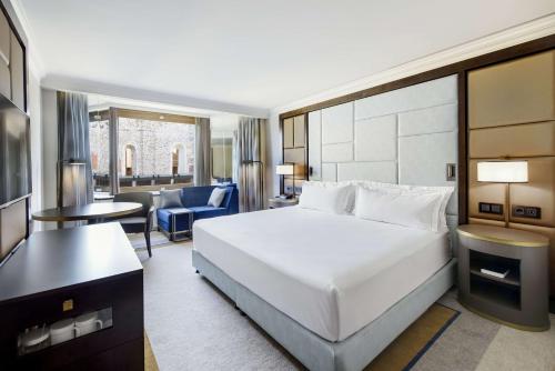 Habitación Hilton con cama extragrande - Patio del hotel Hilton Budapest. Foto 6