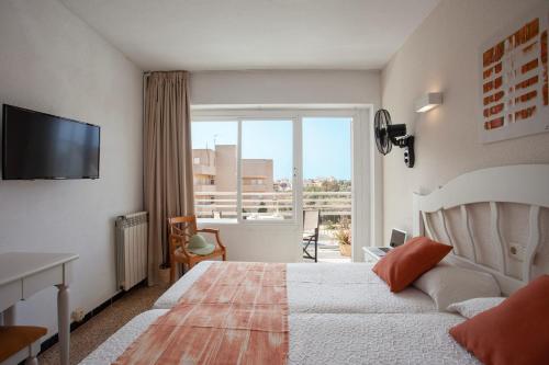 Habitación Doble con balcón - 2 camas del hotel BJ Playamar & Apartamentos. Foto 2
