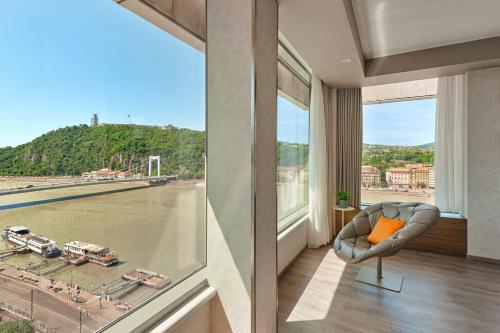 Suite Junior con acceso al club lounge M del hotel Budapest Marriott. Foto 7