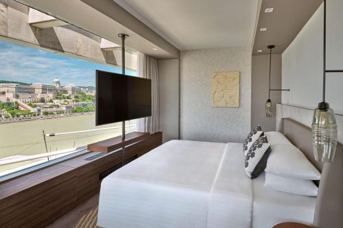 Suite Junior con acceso al club lounge M del hotel Budapest Marriott. Foto 8