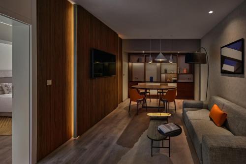 Suite Junior con acceso al club lounge M del hotel Budapest Marriott. Foto 11