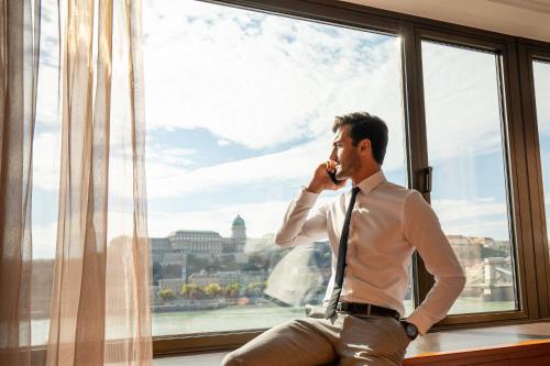 Habitación Clásica con vistas al río del hotel InterContinental Budapest by IHG. Foto 1