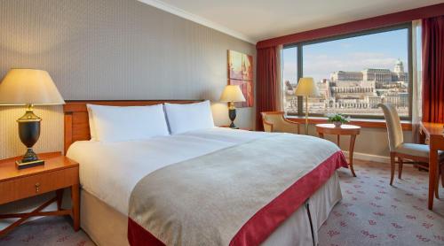 Habitación Clásica con vistas al río del hotel InterContinental Budapest by IHG. Foto 3