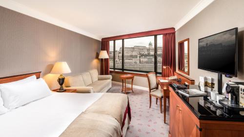 Alojamiento Prémium con sofá y vistas al río del hotel InterContinental Budapest by IHG. Foto 1
