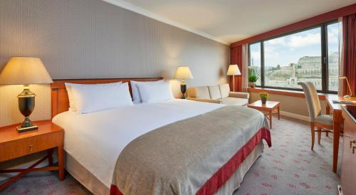 Alojamiento Prémium con sofá y vistas al río del hotel InterContinental Budapest by IHG. Foto 2