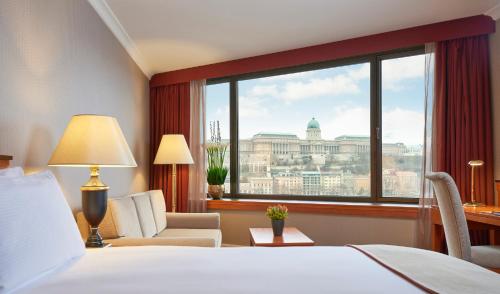 Alojamiento Prémium con sofá y vistas al río del hotel InterContinental Budapest by IHG. Foto 3
