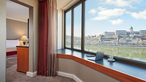 Suite Junior con vistas al río del hotel InterContinental Budapest by IHG. Foto 2