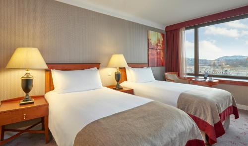 Habitación Doble Clásica con vistas al río - 2 camas del hotel InterContinental Budapest by IHG. Foto 1