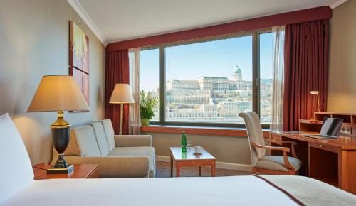Habitación Familiar Prémium con 2 camas grandes y vistas al río del hotel InterContinental Budapest by IHG. Foto 1