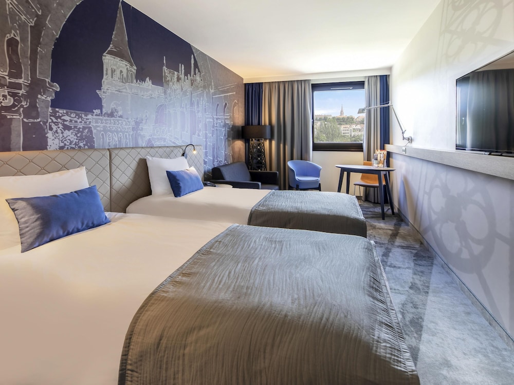 Habitación superior, varias camas del hotel Mercure Budapest Castle Hill