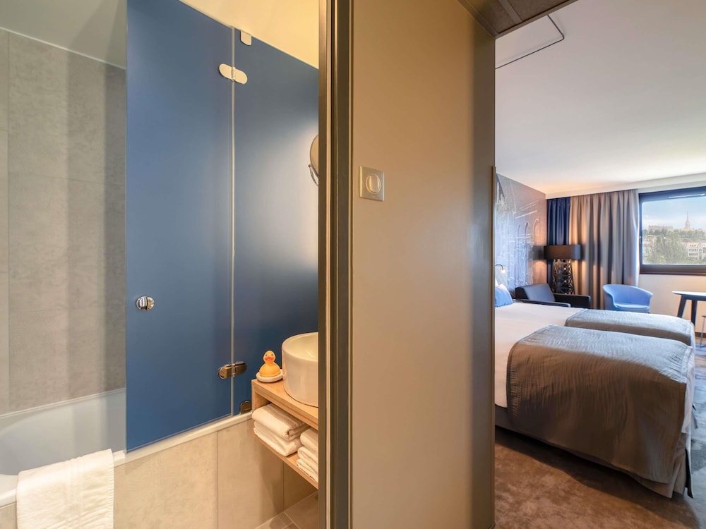 Habitación superior, varias camas del hotel Mercure Budapest Castle Hill. Foto 4